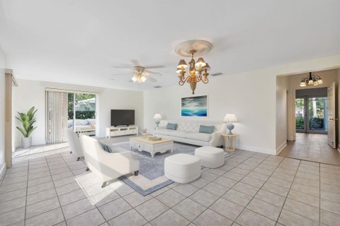 House in Lauderdale-by-the-Sea, Florida 3 bedrooms, 198.44 sq.m. № 2262482 - photo 16