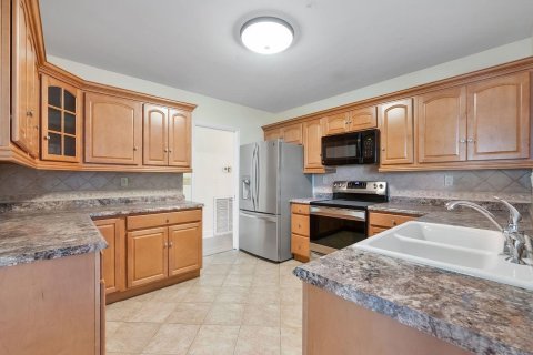House in Lauderdale-by-the-Sea, Florida 3 bedrooms, 198.44 sq.m. № 2262482 - photo 15