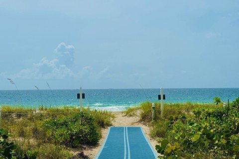 House in Lauderdale-by-the-Sea, Florida 3 bedrooms, 198.44 sq.m. № 2262482 - photo 28