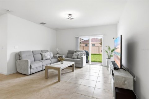Villa ou maison à vendre à Davenport, Floride: 5 chambres, 234.3 m2 № 2347352 - photo 14