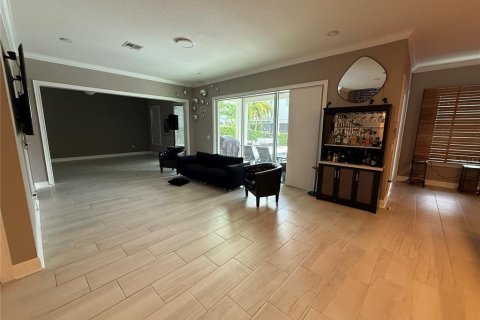House in Winter Garden, Florida 5 bedrooms, 362.04 sq.m. № 1907897 - photo 5
