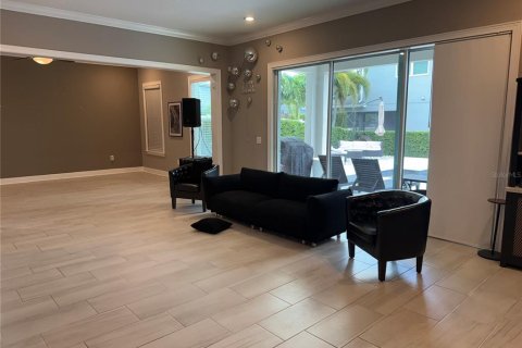House in Winter Garden, Florida 5 bedrooms, 362.04 sq.m. № 1907897 - photo 9
