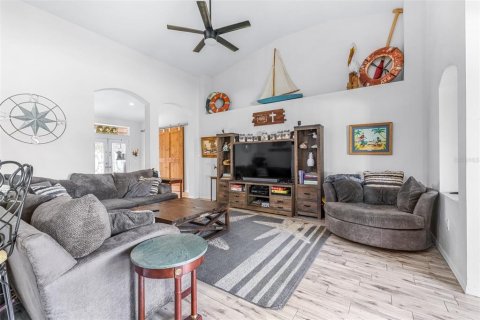 House in Fish Hawk, Florida 4 bedrooms, 232.07 sq.m. № 2354522 - photo 19