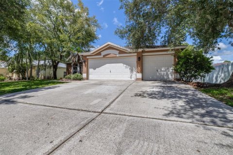 House in Fish Hawk, Florida 4 bedrooms, 232.07 sq.m. № 2354522 - photo 5
