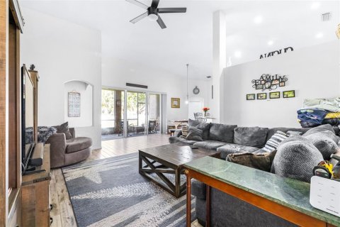 House in Fish Hawk, Florida 4 bedrooms, 232.07 sq.m. № 2354522 - photo 18