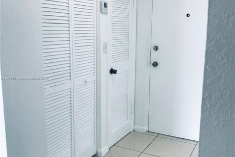 Купить кондоминиум в Хайалиа, Флорида 2 спальни, 88.26м2, № 2012689 - фото 17