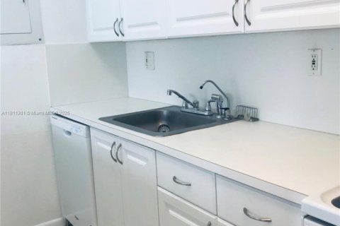 Купить кондоминиум в Хайалиа, Флорида 2 спальни, 88.26м2, № 2012689 - фото 5