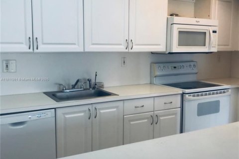 Купить кондоминиум в Хайалиа, Флорида 2 спальни, 88.26м2, № 2012689 - фото 6