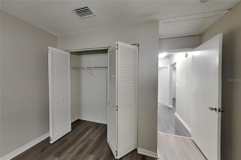 Villa ou maison à louer à Brandon, Floride: 3 chambres, 131.27 m2 № 2386697 - photo 8