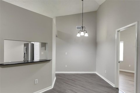 Villa ou maison à louer à Brandon, Floride: 3 chambres, 131.27 m2 № 2386697 - photo 3