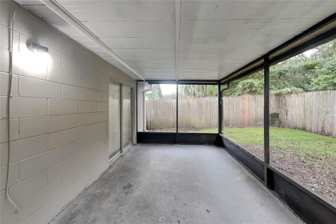 Villa ou maison à louer à Brandon, Floride: 3 chambres, 131.27 m2 № 2386697 - photo 14