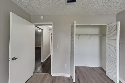 Villa ou maison à louer à Brandon, Floride: 3 chambres, 131.27 m2 № 2386697 - photo 10