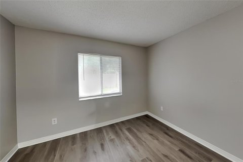 Villa ou maison à louer à Brandon, Floride: 3 chambres, 131.27 m2 № 2386697 - photo 9