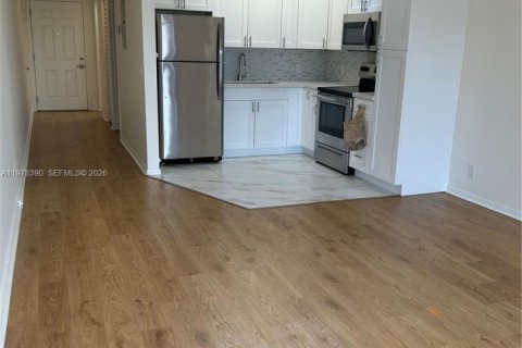 Condo in Pembroke Pines, Florida, 1 bedroom  № 2042154 - photo 3