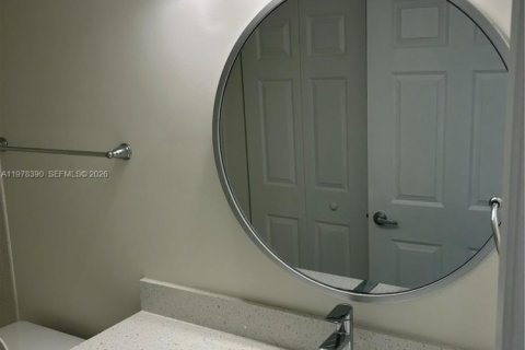 Condo in Pembroke Pines, Florida, 1 bedroom  № 2042154 - photo 7