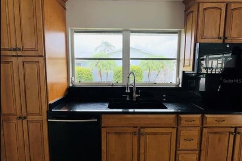 Villa ou maison à louer à Port Charlotte, Floride: 4 chambres, 209.87 m2 № 1769509 - photo 6