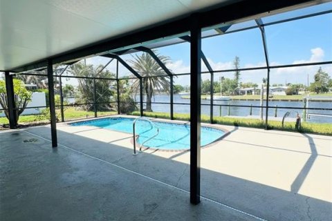 Villa ou maison à louer à Port Charlotte, Floride: 4 chambres, 209.87 m2 № 1769509 - photo 14