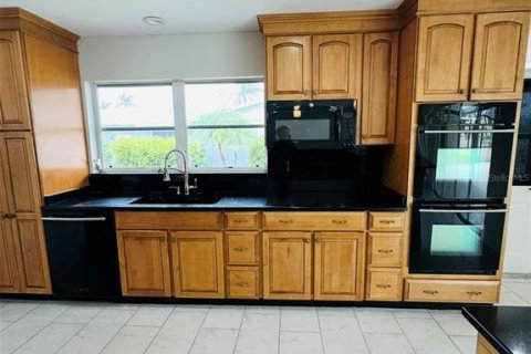 Villa ou maison à louer à Port Charlotte, Floride: 4 chambres, 209.87 m2 № 1769509 - photo 7