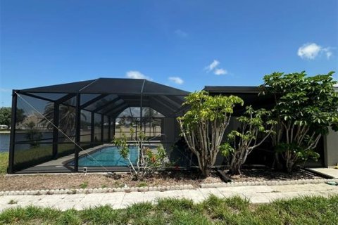 Villa ou maison à louer à Port Charlotte, Floride: 4 chambres, 209.87 m2 № 1769509 - photo 1