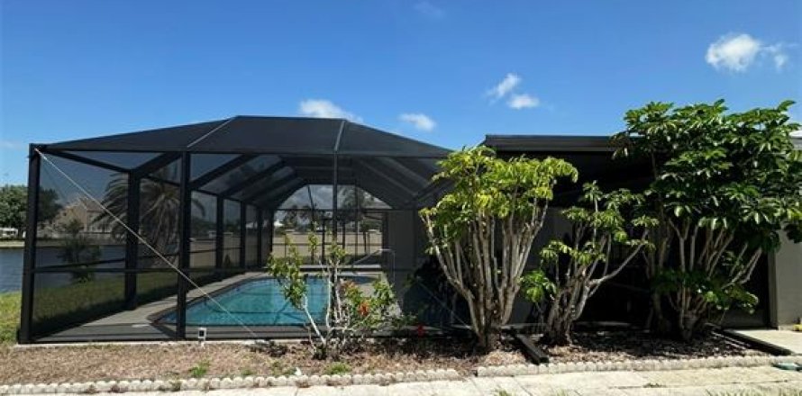 Villa ou maison à Port Charlotte, Floride 4 chambres, 209.87 m2 № 1769509