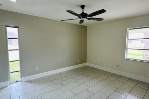 Villa ou maison à louer à Port Charlotte, Floride: 4 chambres, 209.87 m2 № 1769509 - photo 11