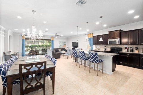 House in Kissimmee, Florida 8 bedrooms, 375.42 sq.m. № 1878253 - photo 2