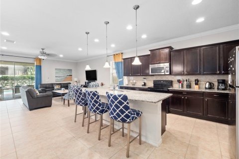 House in Kissimmee, Florida 8 bedrooms, 375.42 sq.m. № 1878253 - photo 8