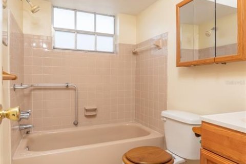 Condo in New Port Richey, Florida, 2 bedrooms № 2122971 - photo 24