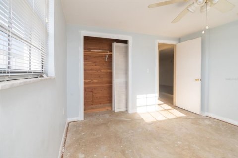 Condo in New Port Richey, Florida, 2 bedrooms № 2122971 - photo 20