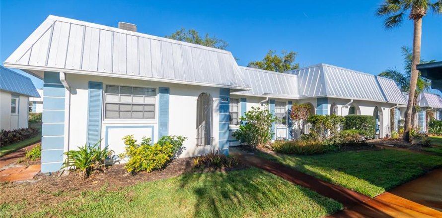 Condo in New Port Richey, Florida, 2 bedrooms № 2122971