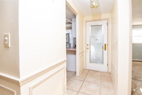 Condo in New Port Richey, Florida, 2 bedrooms № 2122971 - photo 7