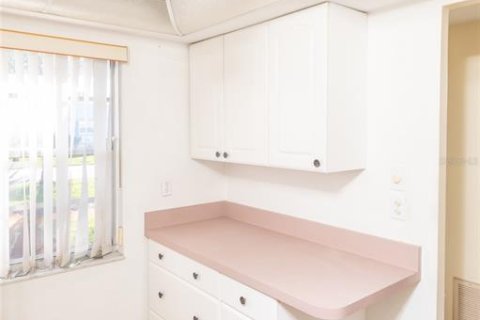 Condo in New Port Richey, Florida, 2 bedrooms № 2122971 - photo 15
