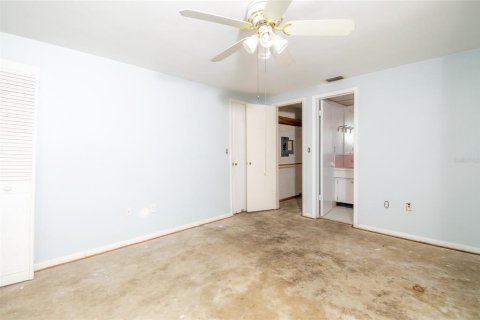 Condo in New Port Richey, Florida, 2 bedrooms № 2122971 - photo 27