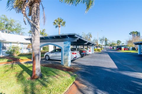Condo in New Port Richey, Florida, 2 bedrooms № 2122971 - photo 3