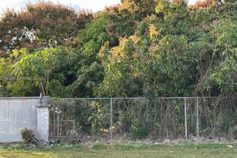 Commercial property in Homestead, Florida № 2026303 - photo 2