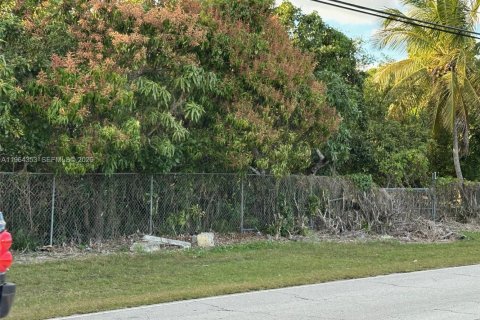 Commercial property in Homestead, Florida № 2026303