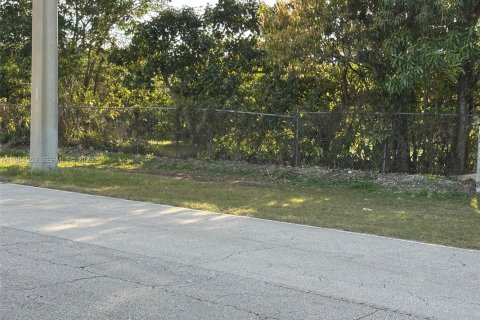 Commercial property in Homestead, Florida № 2026303 - photo 4