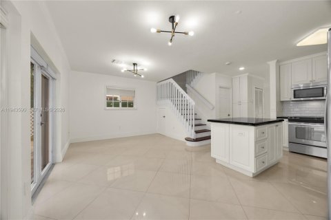 Townhouse in Miami, Florida 3 bedrooms, 134.34 sq.m. № 2003349 - photo 6