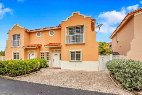 Townhouse in Miami, Florida 3 bedrooms, 134.34 sq.m. № 2003349