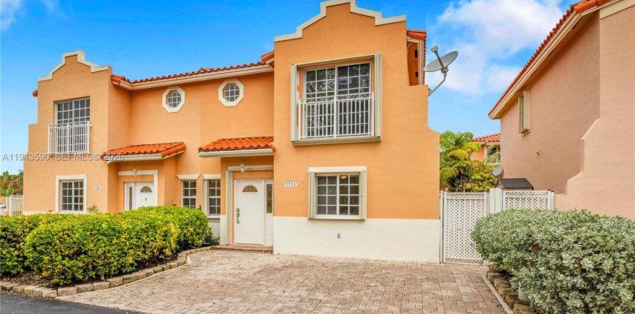 Townhouse in Miami, Florida 3 bedrooms, 134.34 sq.m. № 2003349