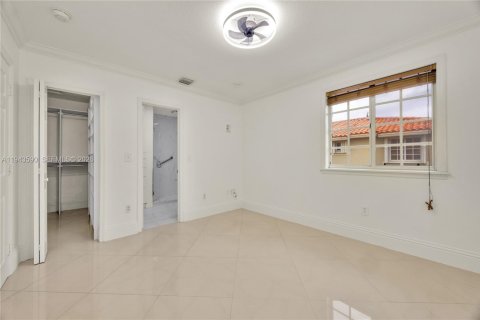 Townhouse in Miami, Florida 3 bedrooms, 134.34 sq.m. № 2003349 - photo 16