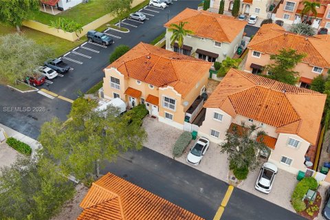 Townhouse in Miami, Florida 3 bedrooms, 134.34 sq.m. № 2003349 - photo 30