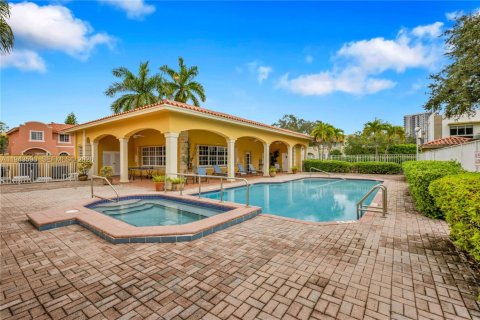 Townhouse in Miami, Florida 3 bedrooms, 134.34 sq.m. № 2003349 - photo 24