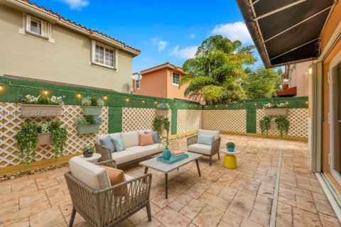 Townhouse in Miami, Florida 3 bedrooms, 134.34 sq.m. № 2003349 - photo 9