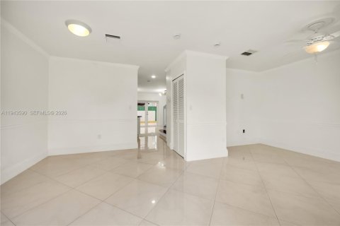 Townhouse in Miami, Florida 3 bedrooms, 134.34 sq.m. № 2003349 - photo 4