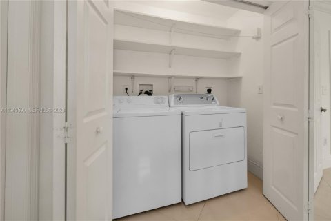 Townhouse in Miami, Florida 3 bedrooms, 134.34 sq.m. № 2003349 - photo 19