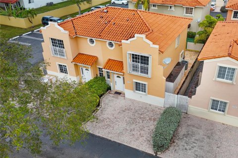 Townhouse in Miami, Florida 3 bedrooms, 134.34 sq.m. № 2003349 - photo 29