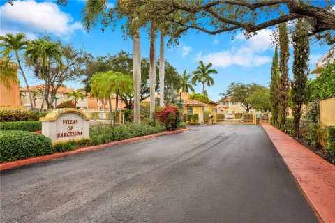 Townhouse in Miami, Florida 3 bedrooms, 134.34 sq.m. № 2003349 - photo 2