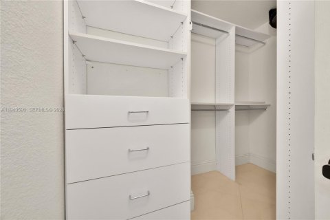 Townhouse in Miami, Florida 3 bedrooms, 134.34 sq.m. № 2003349 - photo 15