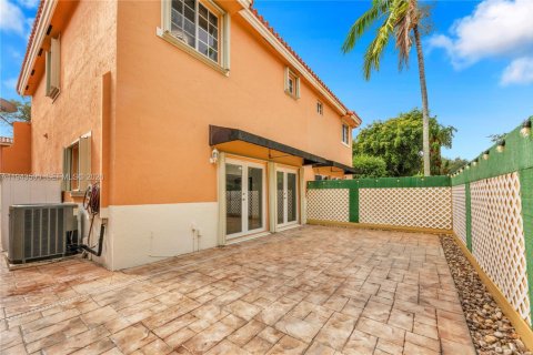 Townhouse in Miami, Florida 3 bedrooms, 134.34 sq.m. № 2003349 - photo 20